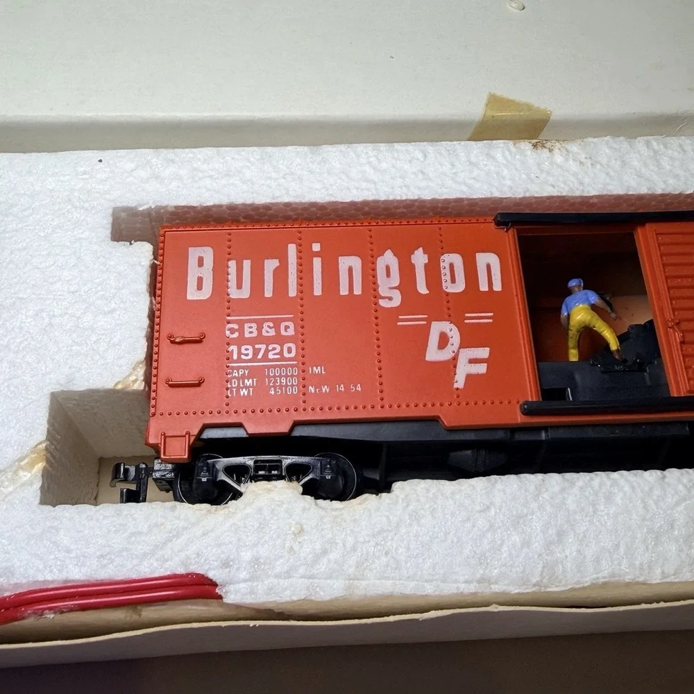 Vintage Tyco HO Scale Freight Unloading Box Car Set (No. 930) Train Set With Box